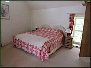 IW Dairy Barn en-suite bedroom